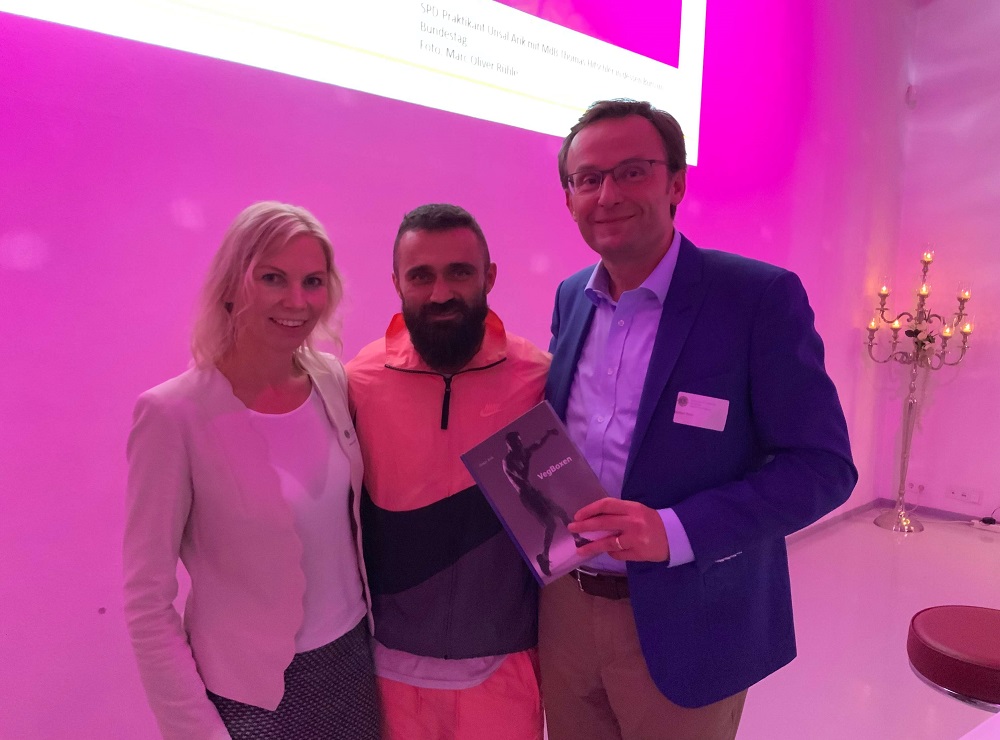 D928076E-7568-4E9E-A809-16292DA75081